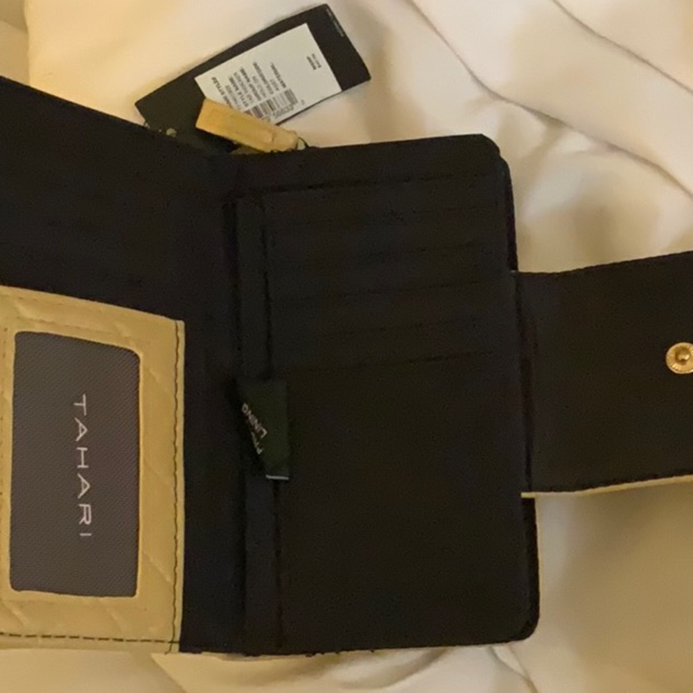 Tahari wallet - Picture 3 of 5